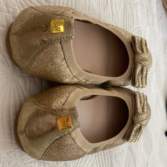 Stuart Weizmann gold ballet flats - Picture 4 of 8
